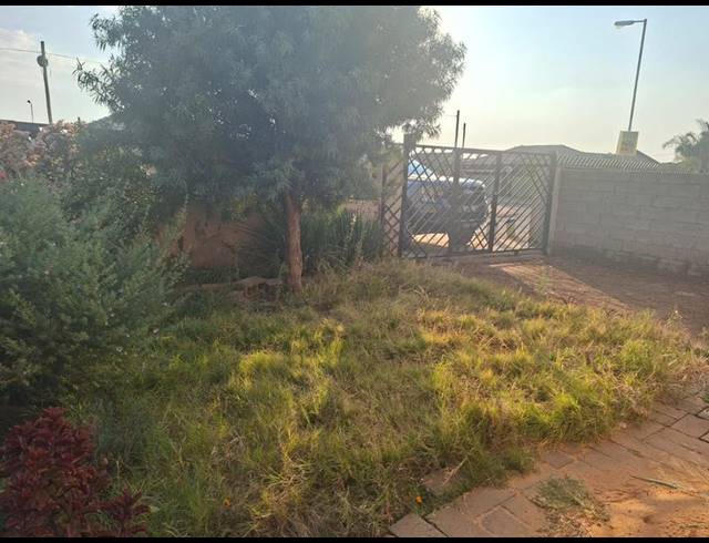 2 BEDROOM HOUSE FOR SALE IN MAHUBE VALLEY